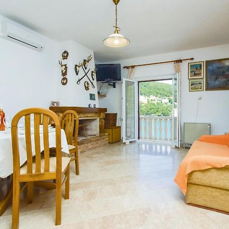 Beautiful Home In Pucisca With Wifi Exterior foto