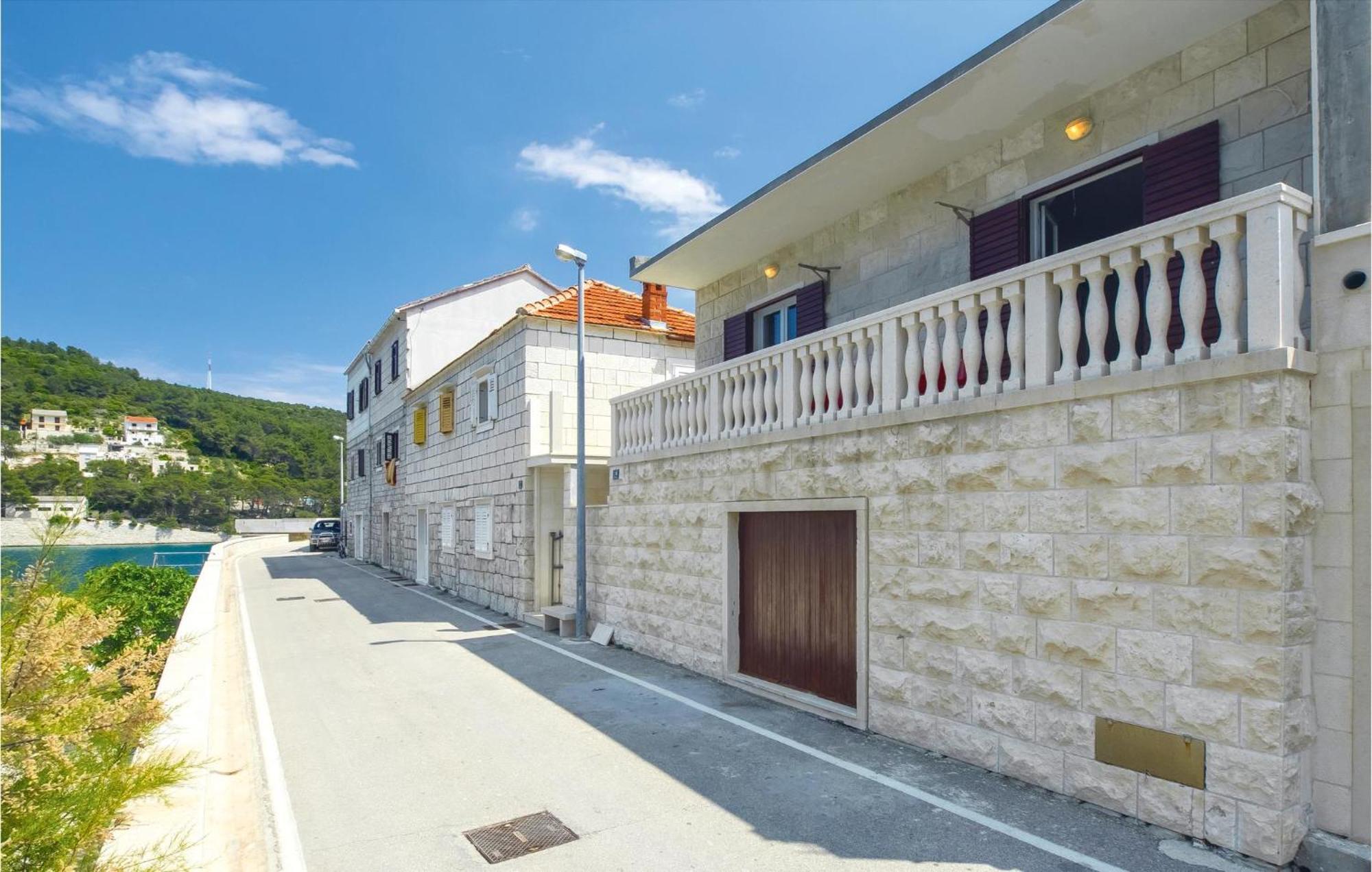 Beautiful Home In Pucisca With Wifi Exterior foto