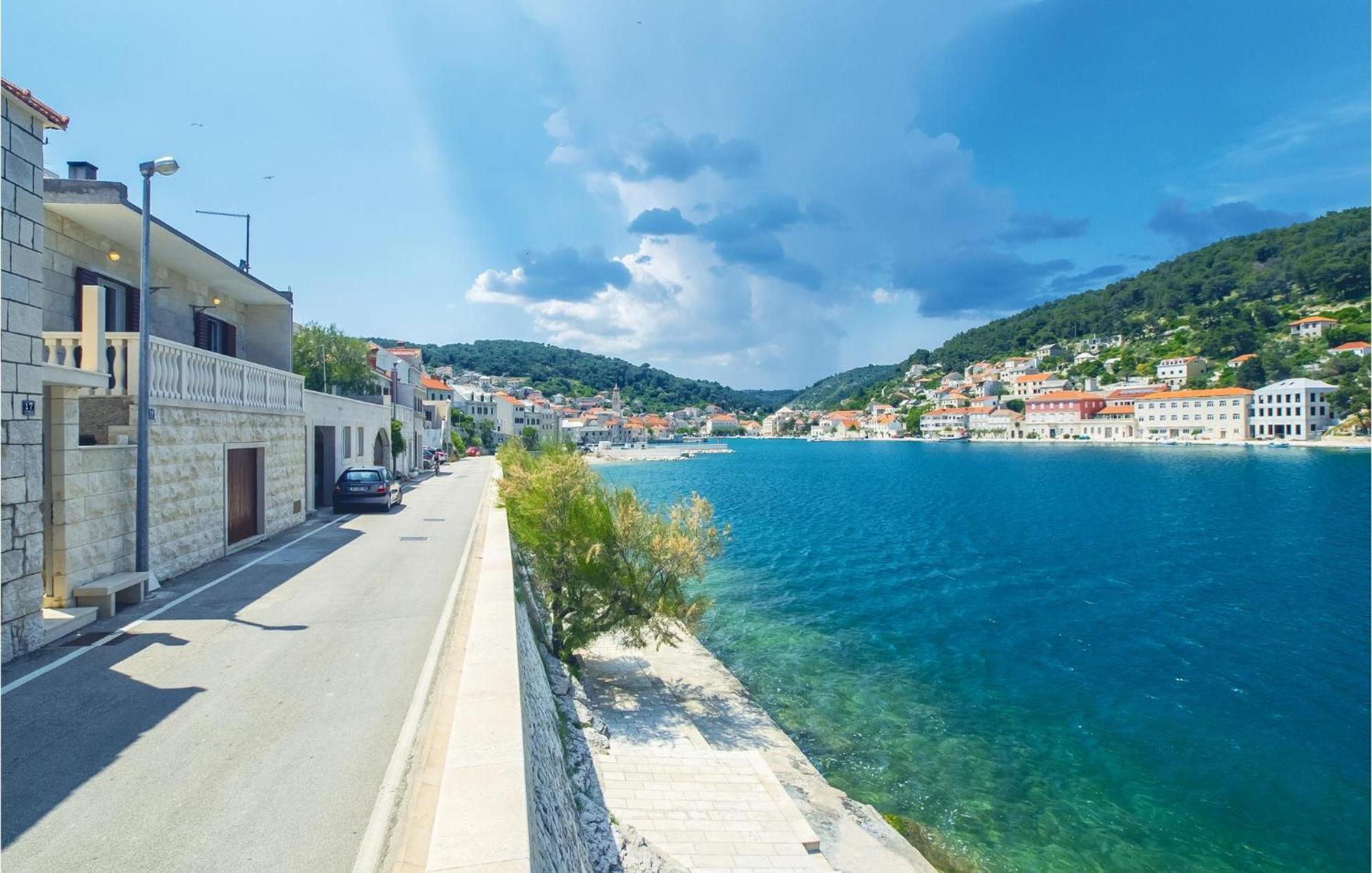 Beautiful Home In Pucisca With Wifi Exterior foto